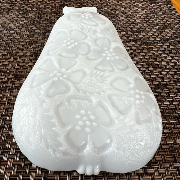 Vintage Pear Shape Milk Glass Dish - Picture 4 of 6
